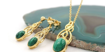 Why Malachite Is Called the Stone of Transformation for Achievers